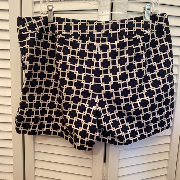 Ann Taylor women shorts in blue geometric design, - Picture 5 of 8